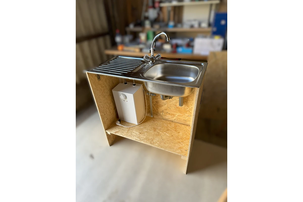 Waschbecken mit Boiler